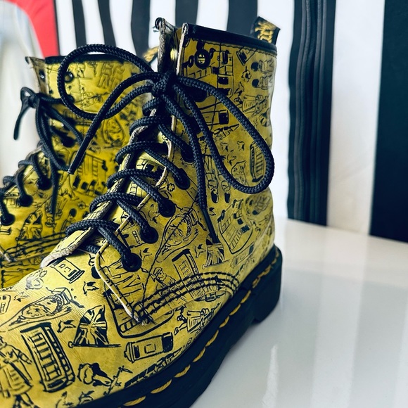 Dr Martens Getta Grip Yellow London Print 10 eyelet Steel Toe Boots - England - Picture 4 of 11